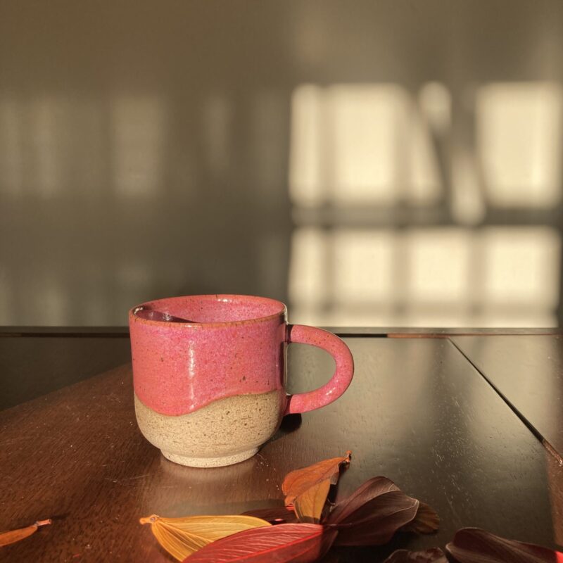 Conjunto porta filtro de cerâmica + caneca rosa