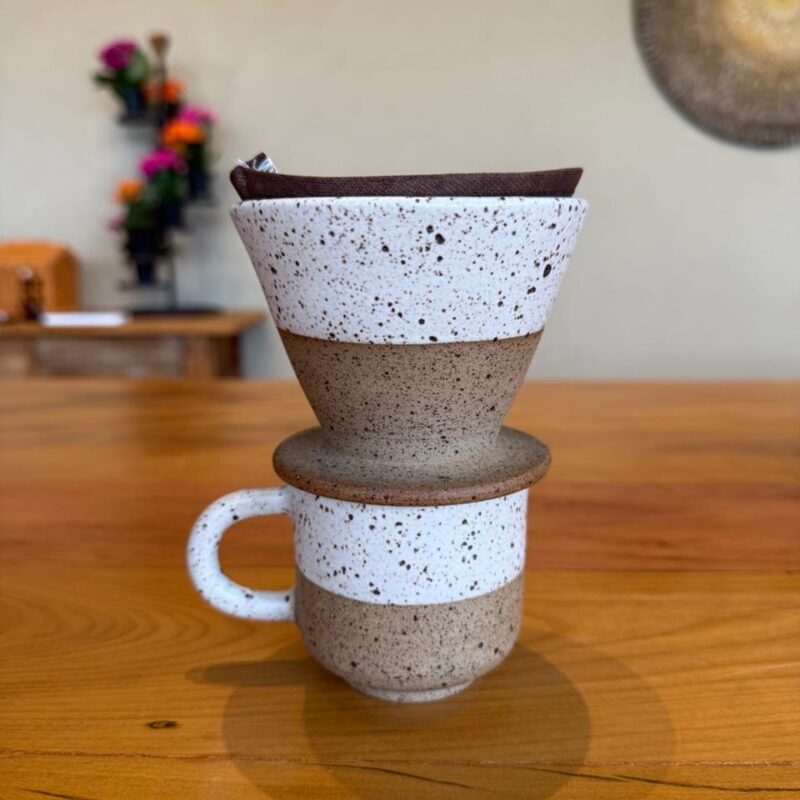 Conjunto porta filtro de cerâmica + caneca branco