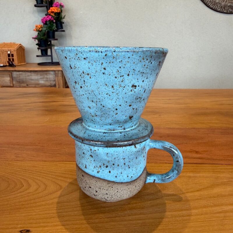 Conjunto porta filtro de cerâmica + caneca azul